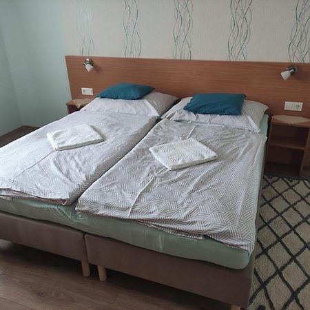 Molnar Vendeghaz Apartment Buk Bagian luar foto