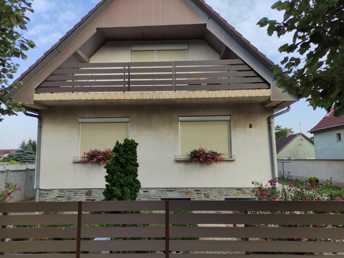 Molnar Vendeghaz Apartment Buk Bagian luar foto
